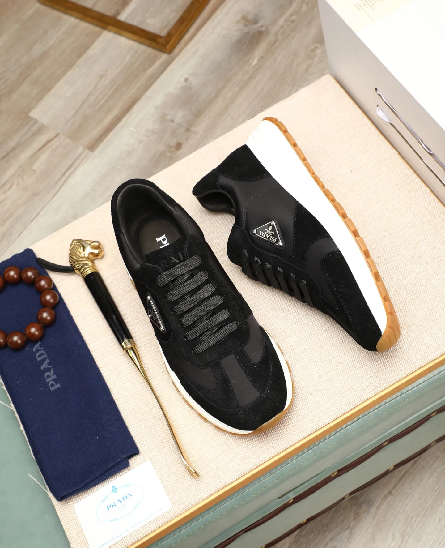 Men's shoes 💰600 Top quality New hot models on the official website, timeless for a century, 🆘 Trendy brand (Prada) mainly promotes hot models, avant-garde and versatile fashion men's shoes private version molding, cowhide surface splicing 1:1 oil edge treatment... fashionable and simple, original imported cowhide lining cowhide feet; the atmosphere and personality are more fashionable, eye-catching and pursuing class, it will subvert the old idea and be a must-have for fashion trendsetters with you! Must keep it for yourself! High-end comfort, high-end quality workmanship. Size: 38-44 Various colors available. full package